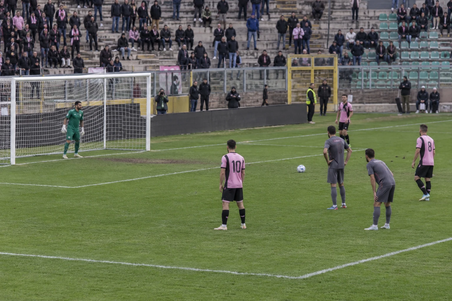 Palermo kuusi ottelua ilman tappiota Serie B:n kärjessä